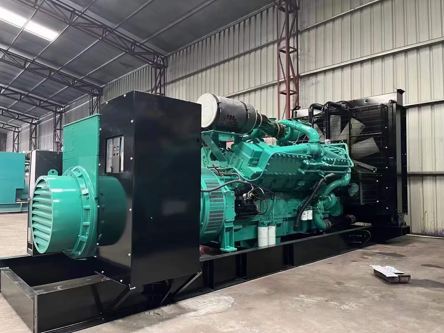 策勒如何降低 800kW 柴油发电机输出电流的波动？
