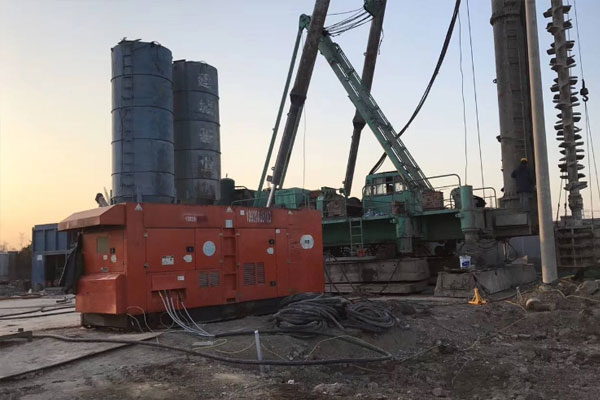 策勒如何检查发电机组燃油系统的密封性？