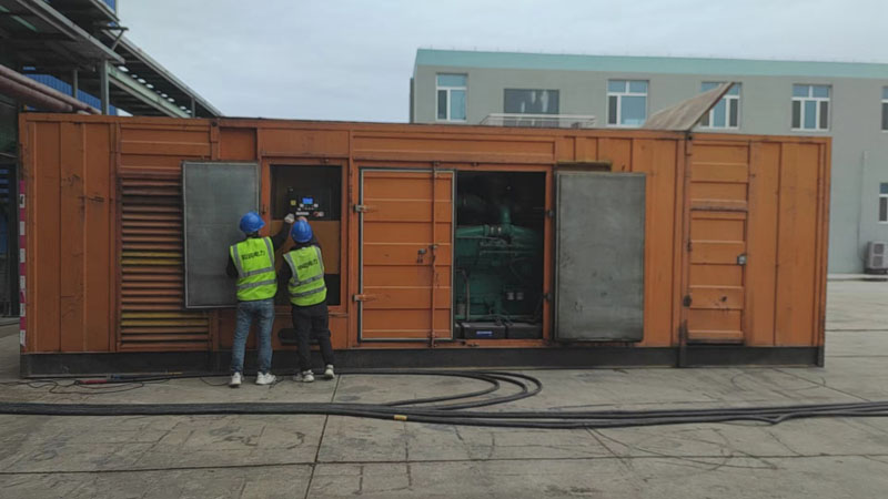 策勒如何检查柴油发电机组的机油油位？